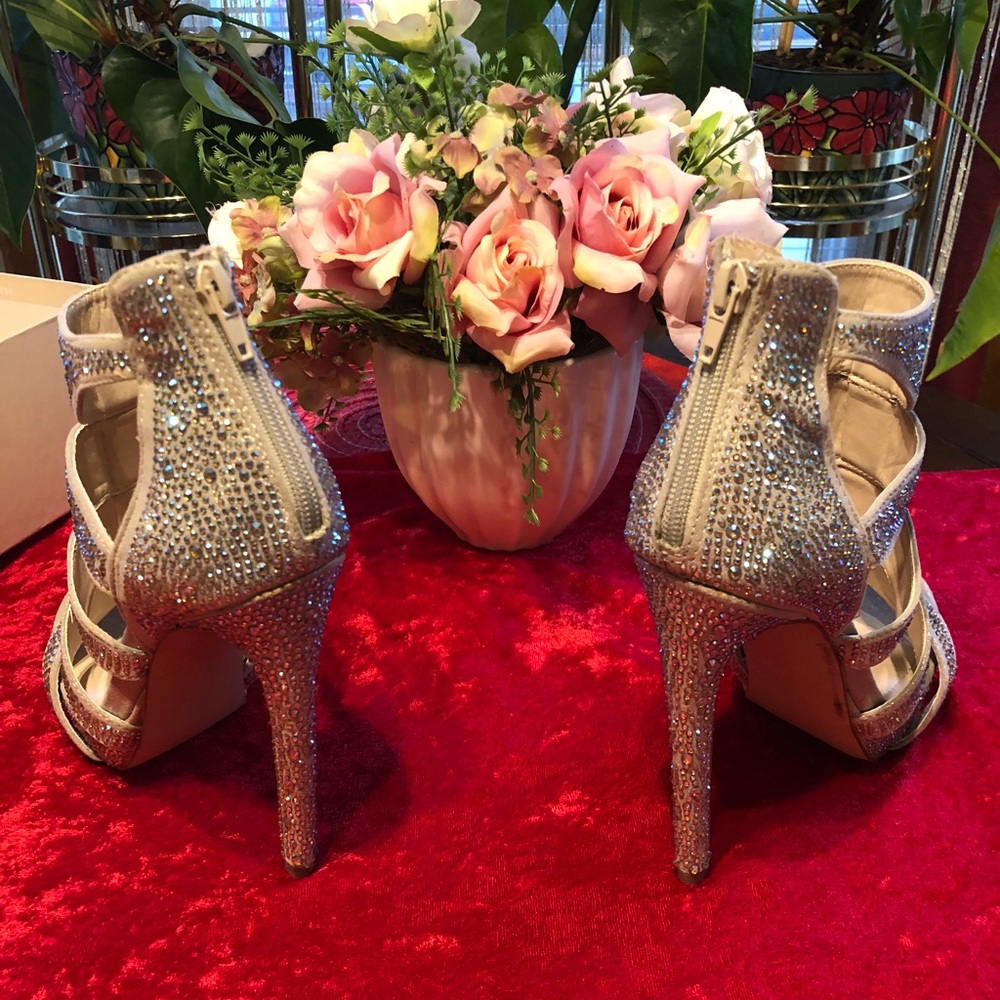 Shoes - Picture 2 of 4